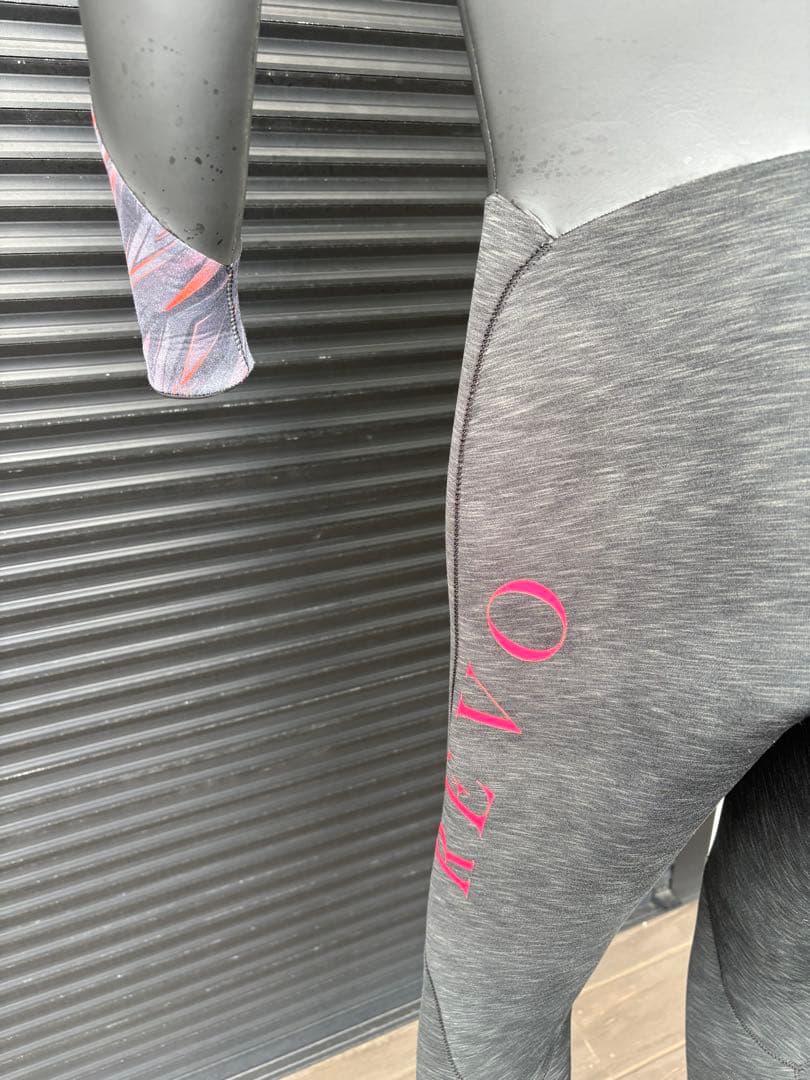 REVOレボリューション 高級素材セミドライ・フルスーツ【L〜XL相当】