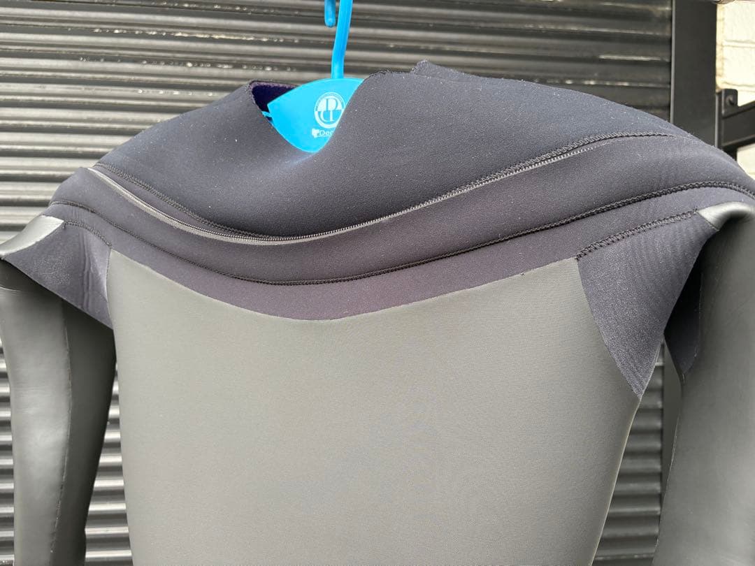 REVOレボリューション 高級素材セミドライ・フルスーツ【L〜XL相当】