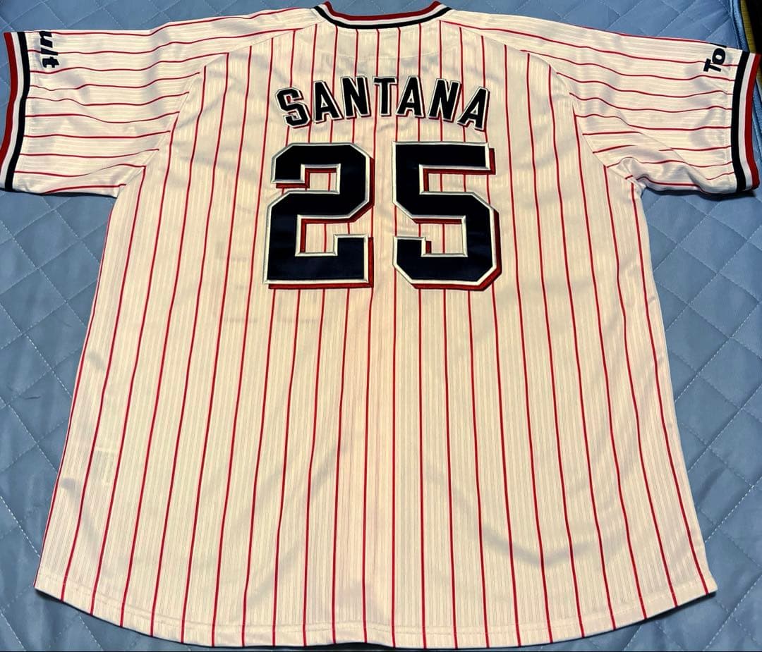 新品未使用　東京ヤクルトスワローズ　ユニフォーム サンタナ　25 Lサイズ