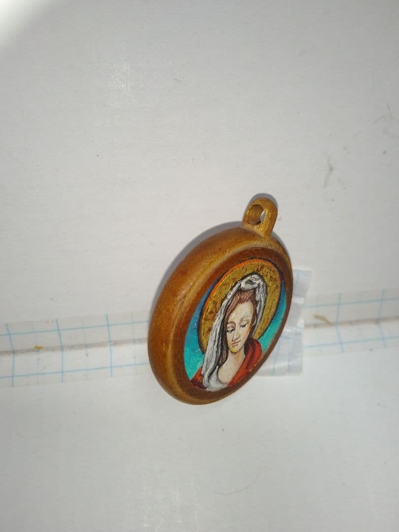 木工作家と宗教画家のコラボペンダント