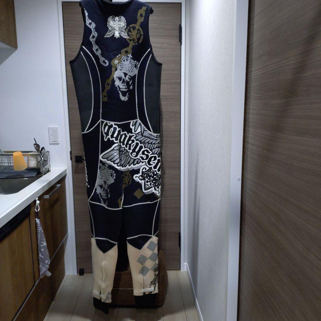 QUAKYSENSE　ウェットスーツXLサイズ