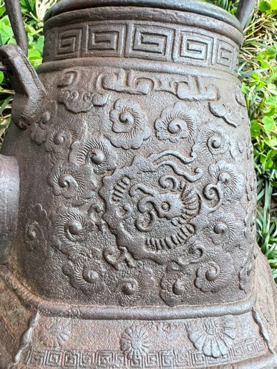 龍文堂安之助　六角鉄瓶　龍雲菊花模様　稀少