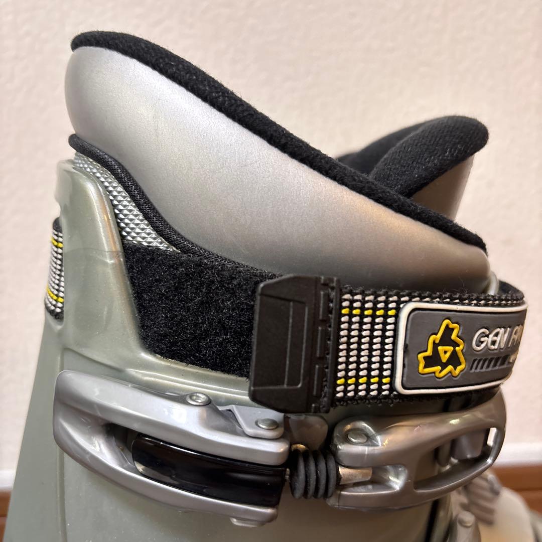 GENFACTORY男性用スキーブーツCARVELIGHT 27.0〜27.5㎝