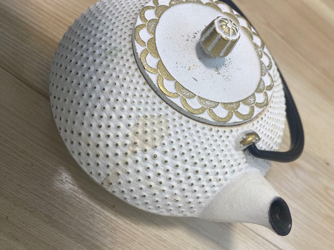 南部鉄器【南部宝生堂 及富 OITOMI】令和霰　瓶敷セット (ホワイト 白）