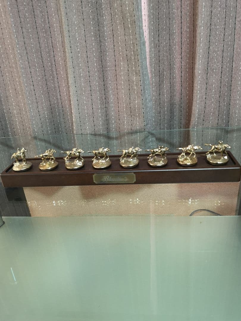 ブラントンBLANTON'S専用台座と貴重なゴールドキャップ全種類