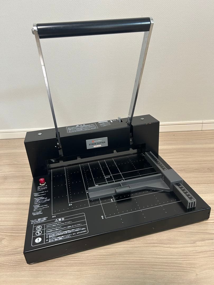 裁断機「STACK CUTTER 200-DX」