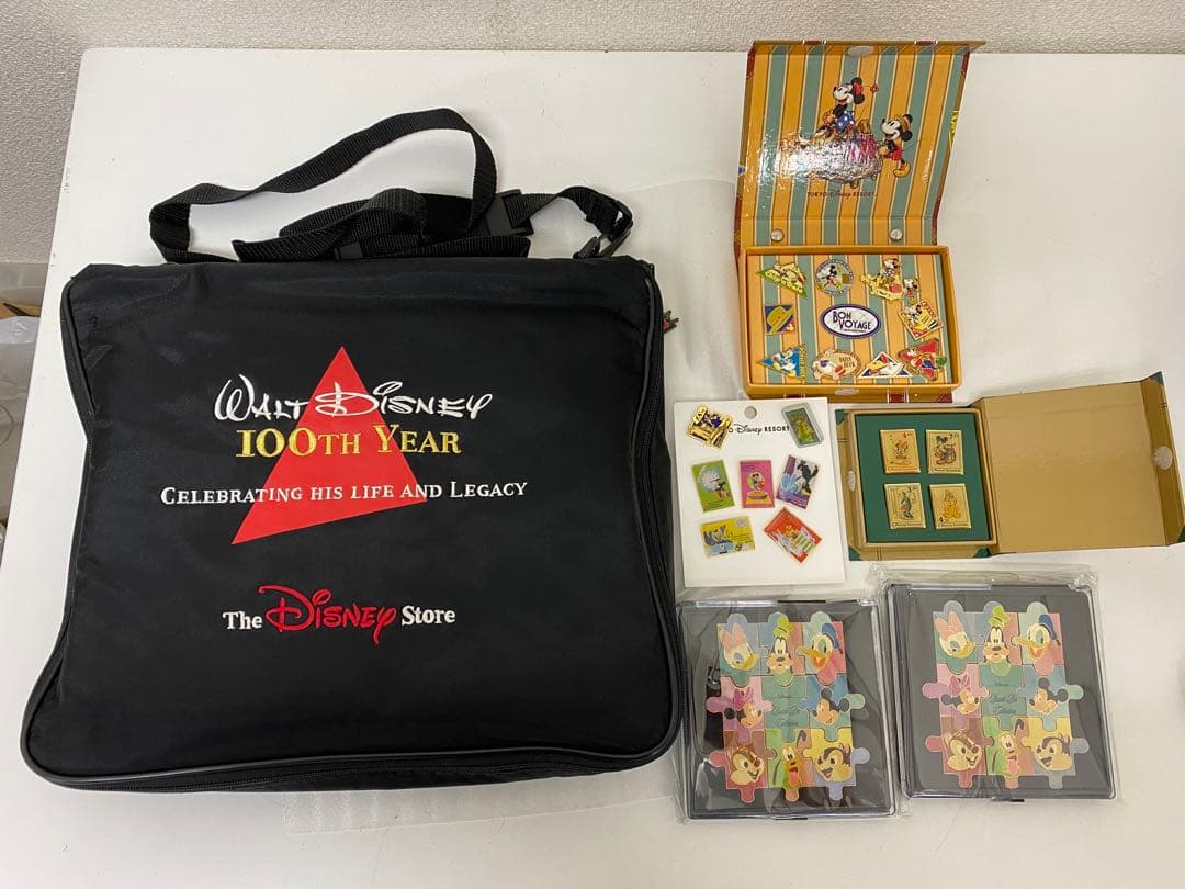 3-2704 ウォルトディズニー生誕100年　ピンバッジ・缶バッジ等グッズまとめ
