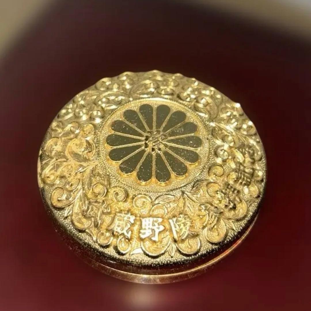 24KGP 金メッキ 月光 皇室の紋章 十六葉八重表菊 朱肉入れ お宝