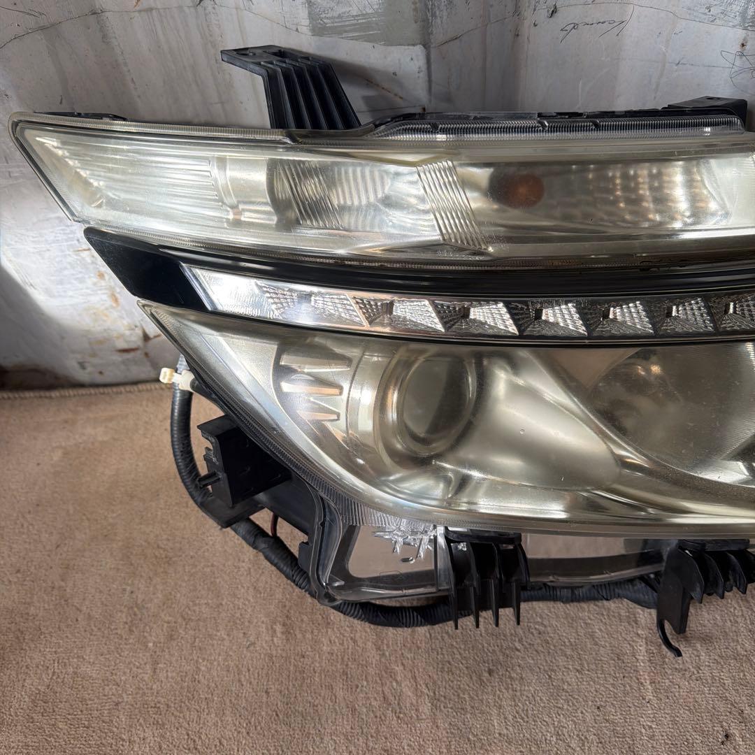 2010年 日産 エルグランド TE52 ヘッドライト左右セット