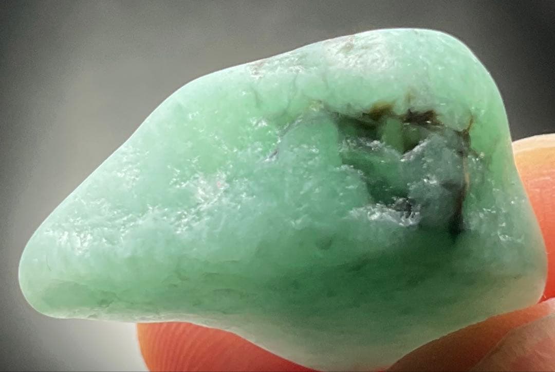 ［薄緑色　透明感］　糸魚川翡翠海石7g ヒスイ　ひすい