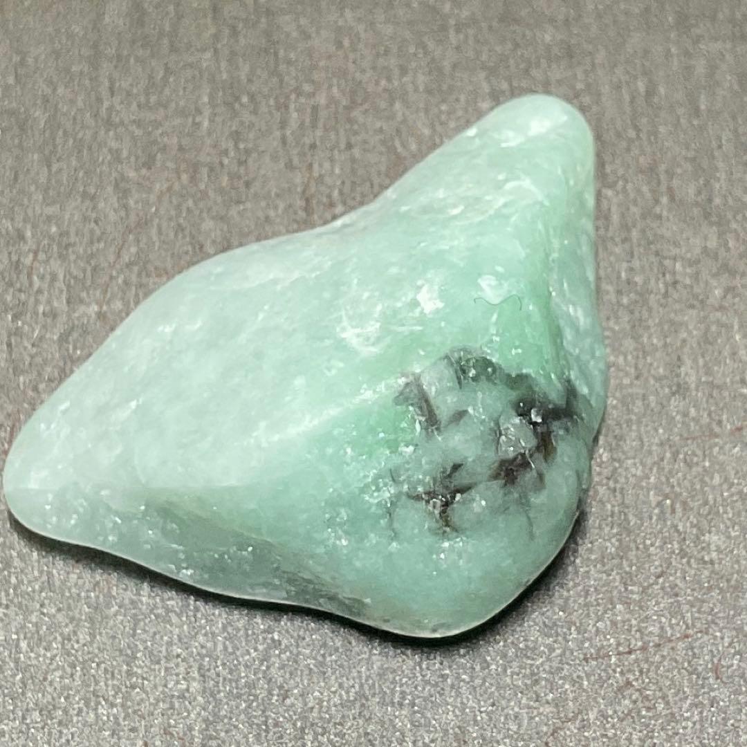 ［薄緑色　透明感］　糸魚川翡翠海石7g ヒスイ　ひすい