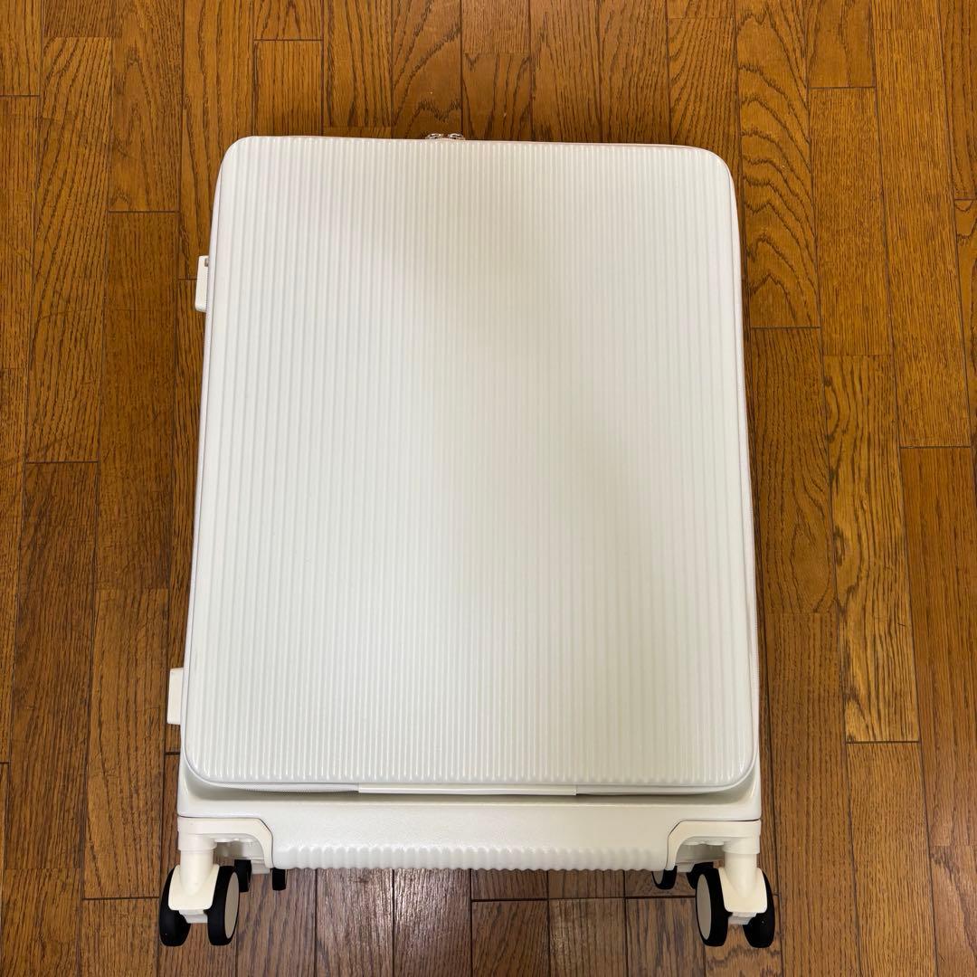 【るるれれろ】B4U スーツケース　Mサイズ　ホワイト