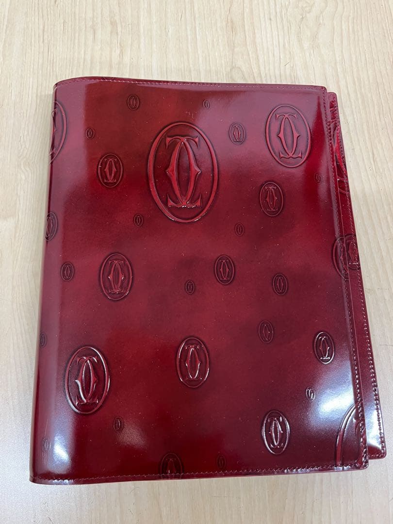 カルティエハッピーバースデーコレクションのレザーカバー限定ノートです。