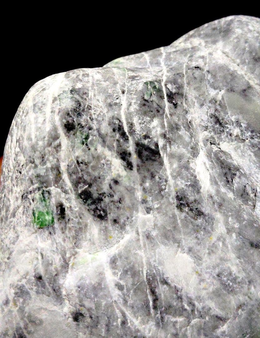 ★翡翠原石★糸魚川硬玉【小滝・川ズレ・底カット】