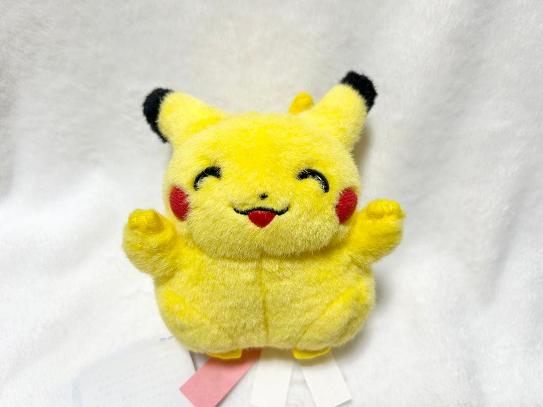 TOMY トミー ピカチュウ 初期ピカチュウ バンザイ　ぬいぐるみ