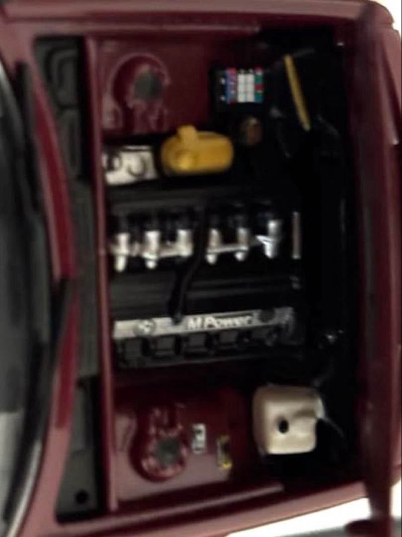  M 635 CSi ミニカー 1/43 バーガンディ