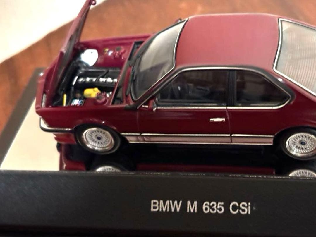  M 635 CSi ミニカー 1/43 バーガンディ