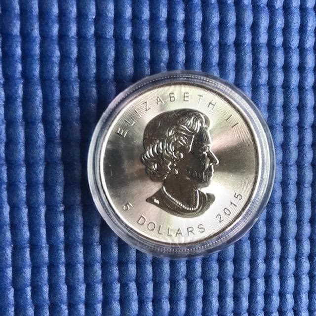 2015年 メイプルリーフ銀貨 31.1g (１ オンス)