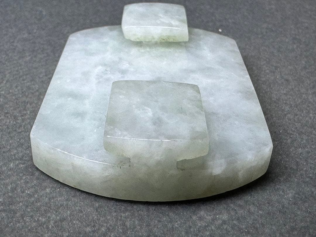 本翡翠　根付　中国美術　アンティーク　骨董　飾り物　古美術品　 置物　細密細工