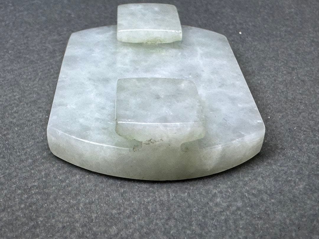 本翡翠　根付　中国美術　アンティーク　骨董　飾り物　古美術品　 置物　細密細工