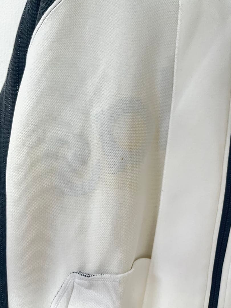 adidas トラックジャケット　サイズ/Ｌ　カラー/ブラック・ホワイト