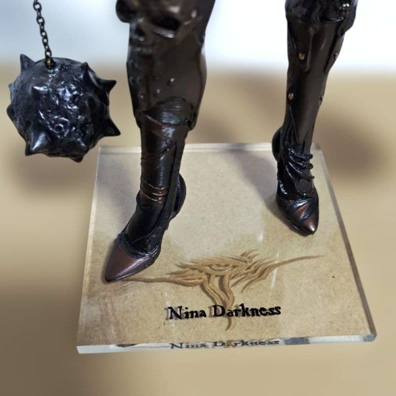 フューチャーモデルズ ニナ・ダークネス １／６スケール 完成品フィギュア