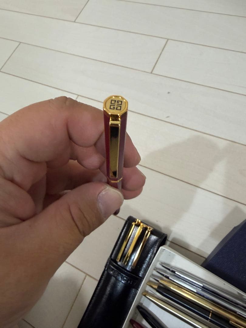 ジバンシー、Burberry、クロス、イヴ・サンローラン名刺ケース、ボールペン