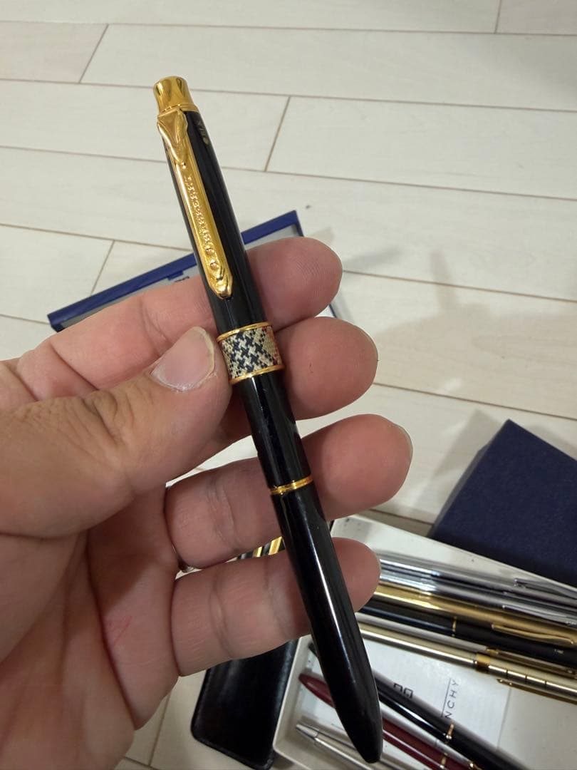 ジバンシー、Burberry、クロス、イヴ・サンローラン名刺ケース、ボールペン