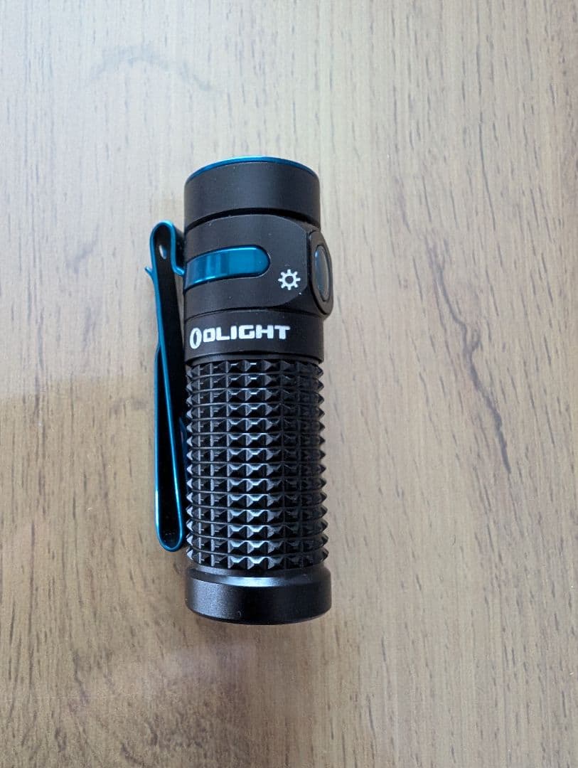 Olight Baton 4 Premium Edition 懐中電灯