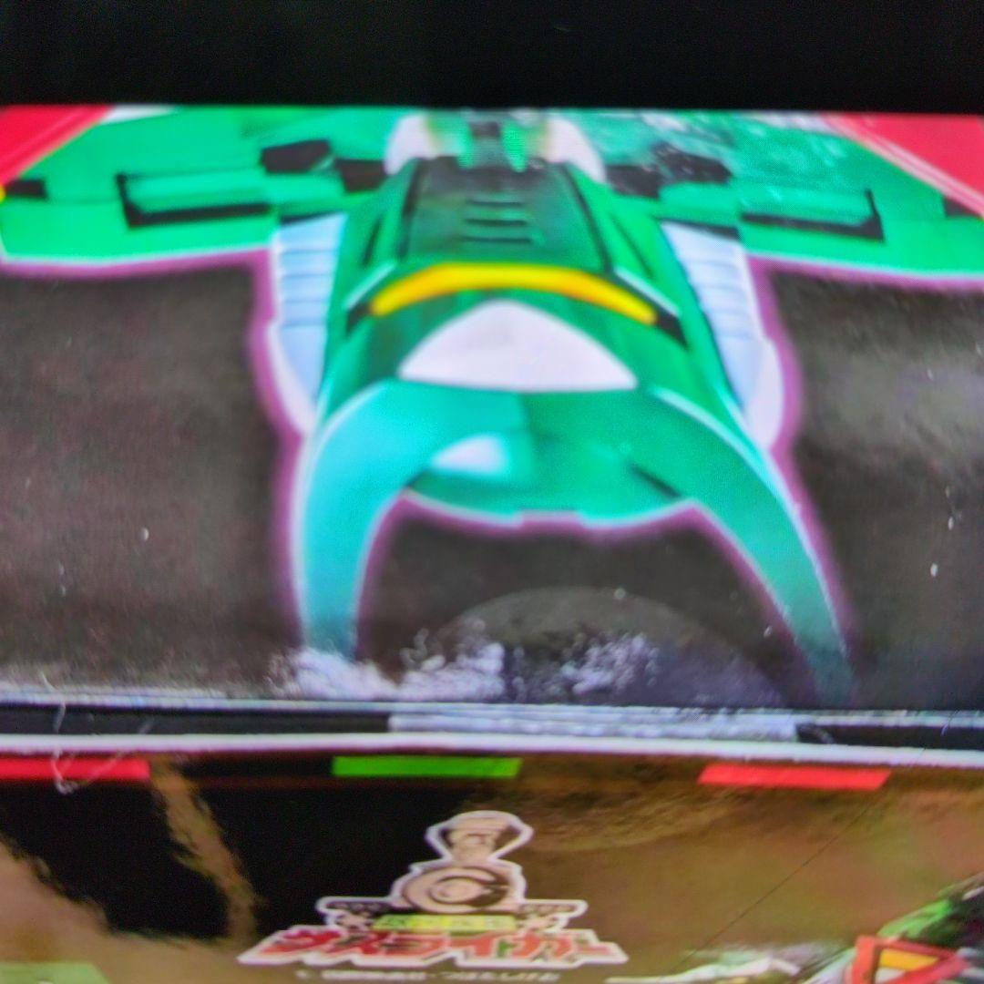 POSE＋メタル.銀河旋風サスライガー。