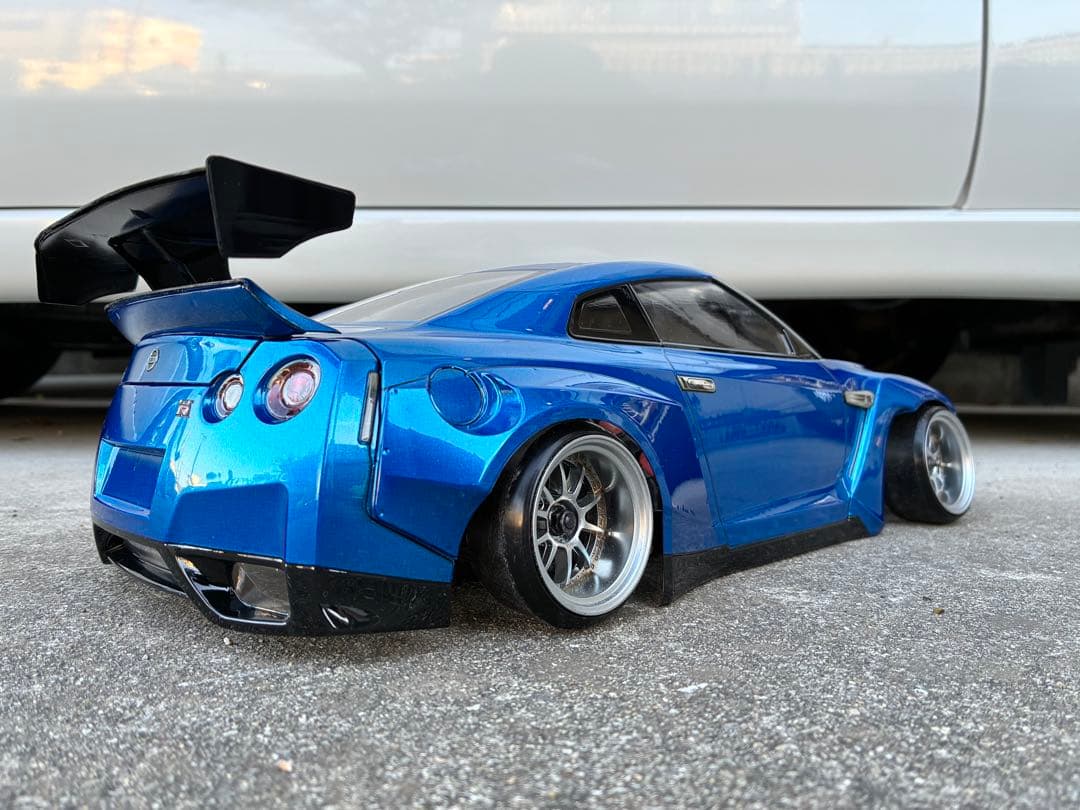 アディクション　R35-gtr ラジコンボディ
