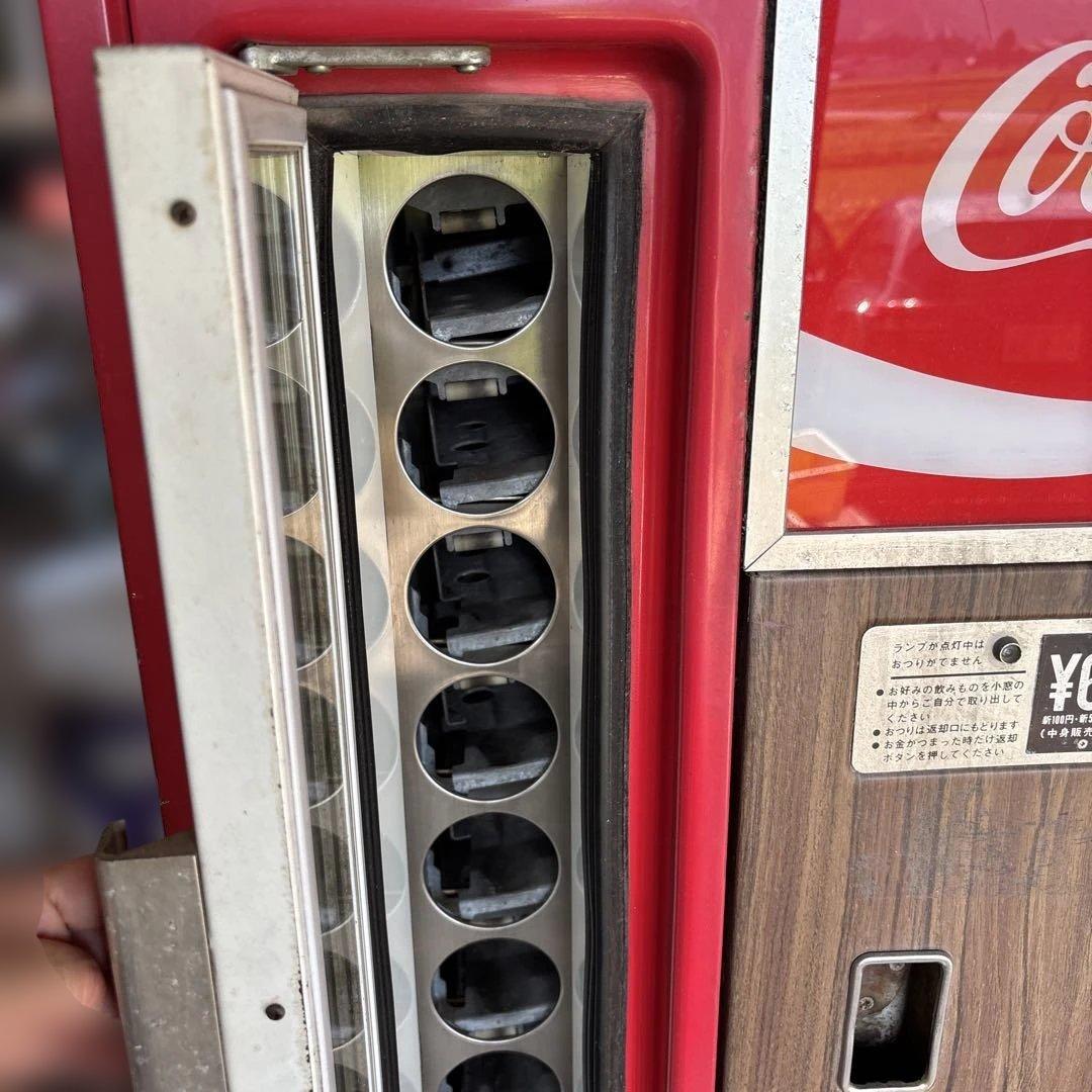 コカコーラ販売機　レトロ　昭和
