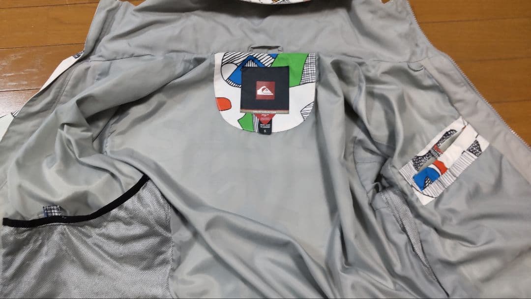 スノーボードウェア　上クイックシルバー　（Sサイズ）下 ESTIVO（Ｌサイズ）