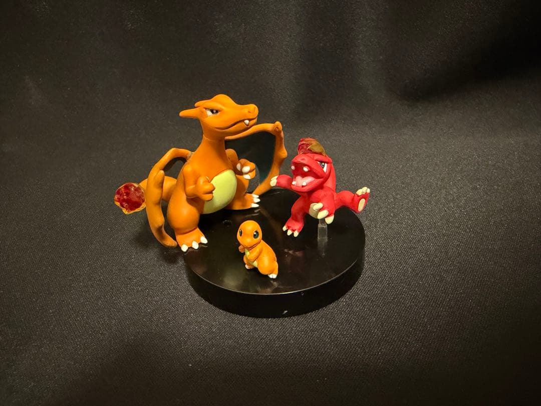 立体ポケモン図鑑　リザードン　フィギュア