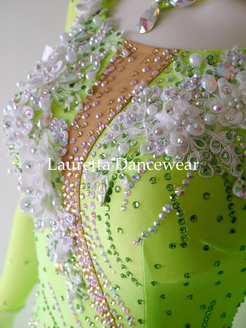 新品✨ラウレッタ 社交ダンスドレス ネオングリーン M 高級仕様 競技 デモ対応