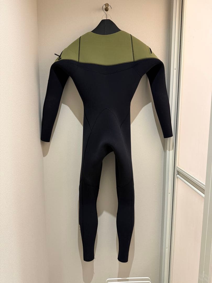 FUTURE WAVE フルスーツ ブラック/オリーブ