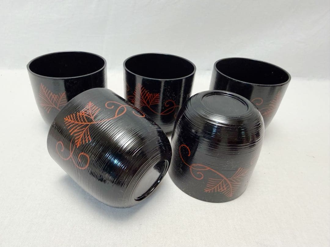 未使用 懐石道具 黒塗 葎型松葉蒔絵 箸洗 5客揃 刷毛目 小吸物椀 和食器元箱