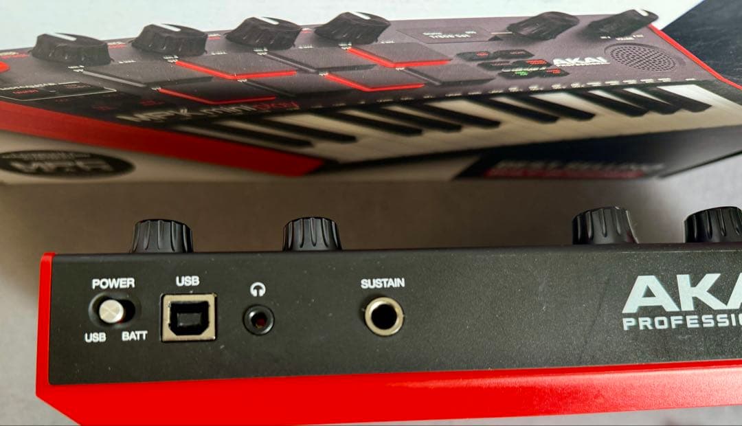 AKAI MPK mini play MK3 本体　スピーカー内蔵 25鍵