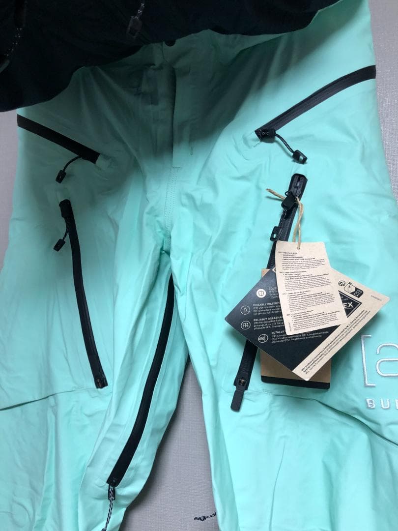 未使用 バートン ウィメンズ GORE-TEX KLS 3L ビブ S パンツ