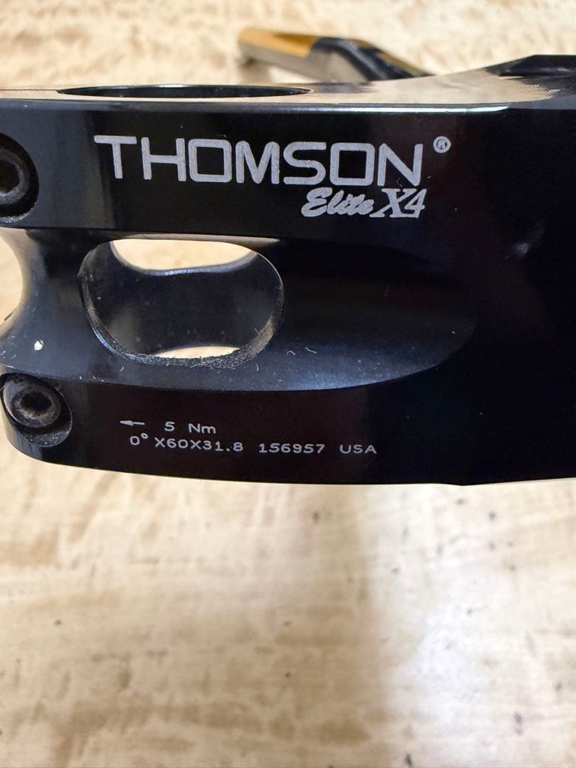 thomson x4 ステム　ns bikes ハンドルバー　ブラック　ゴールド