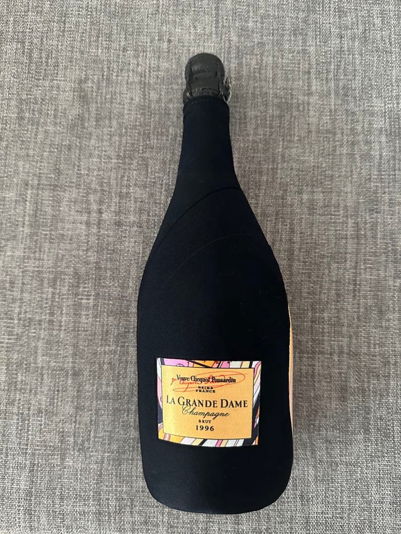 エミリオプッチ　ヴーヴクリコ　LA GRANDE DAME 1996 シャンパン