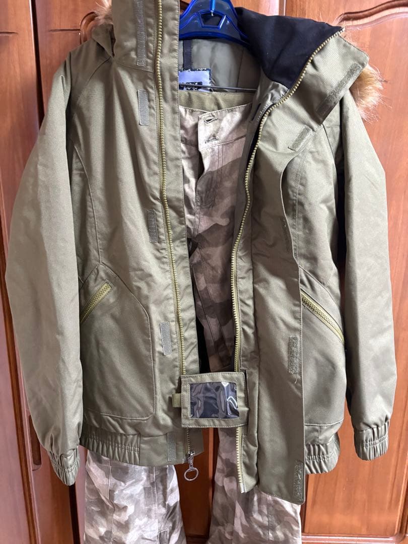 バートンBURTONスキー　スノーボードウエア　オリーブグリーン美品