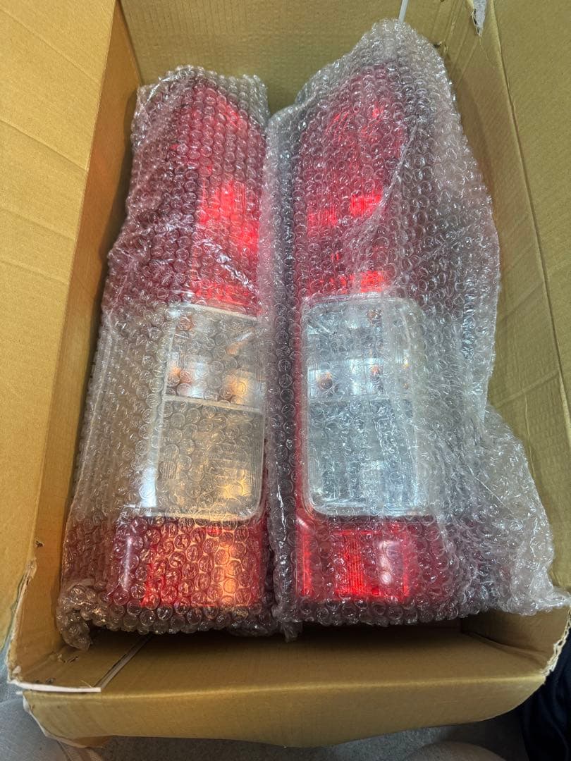 200系 ハイエース　テールランプ