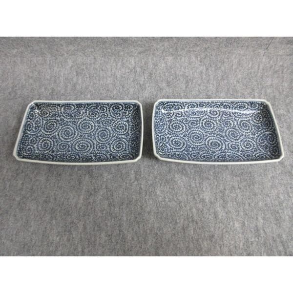 古伊万里冨貴長春染付蛸唐草文四方入隅長皿2枚 [B27240]