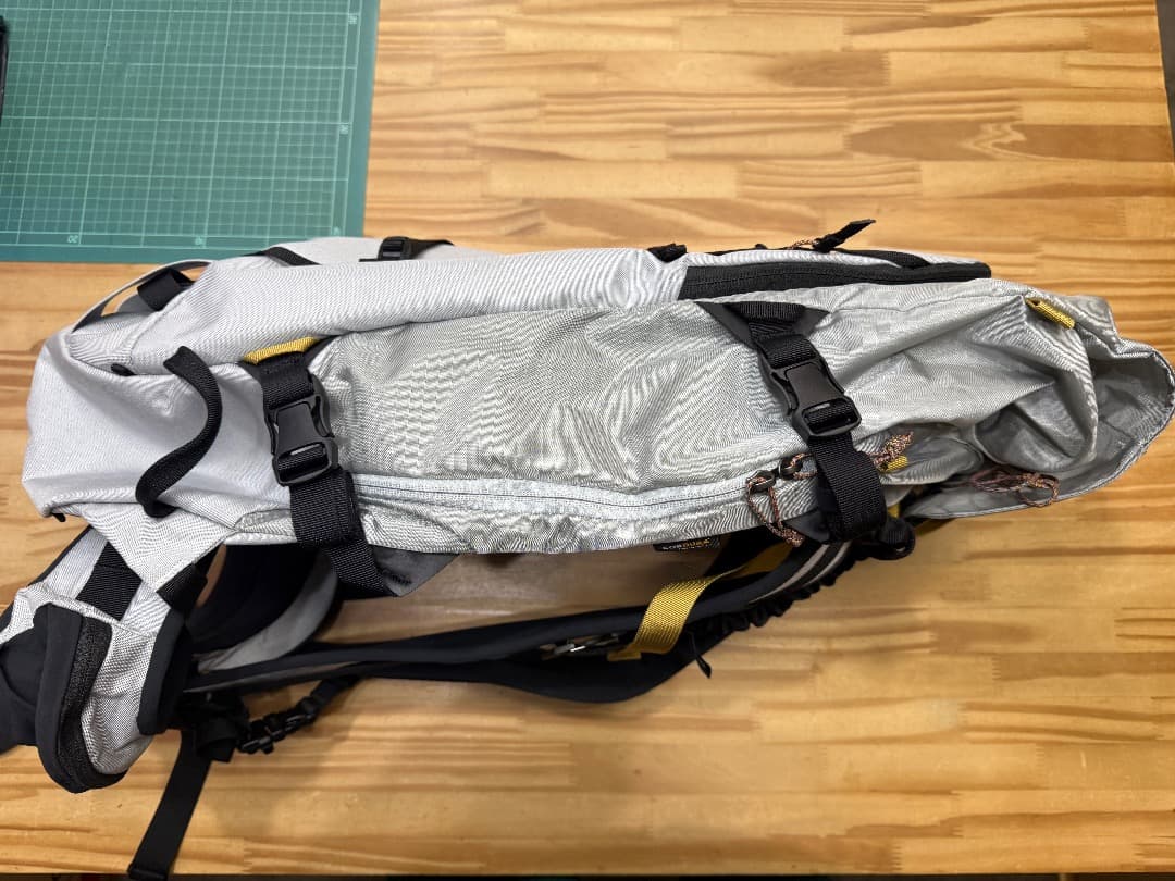 ＜美品＞MountainHardwear 軽量バックカントリー向けザック