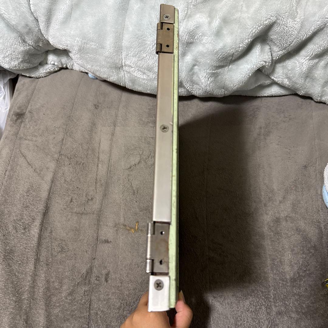 京阪電車　点検蓋禁煙プレート付き