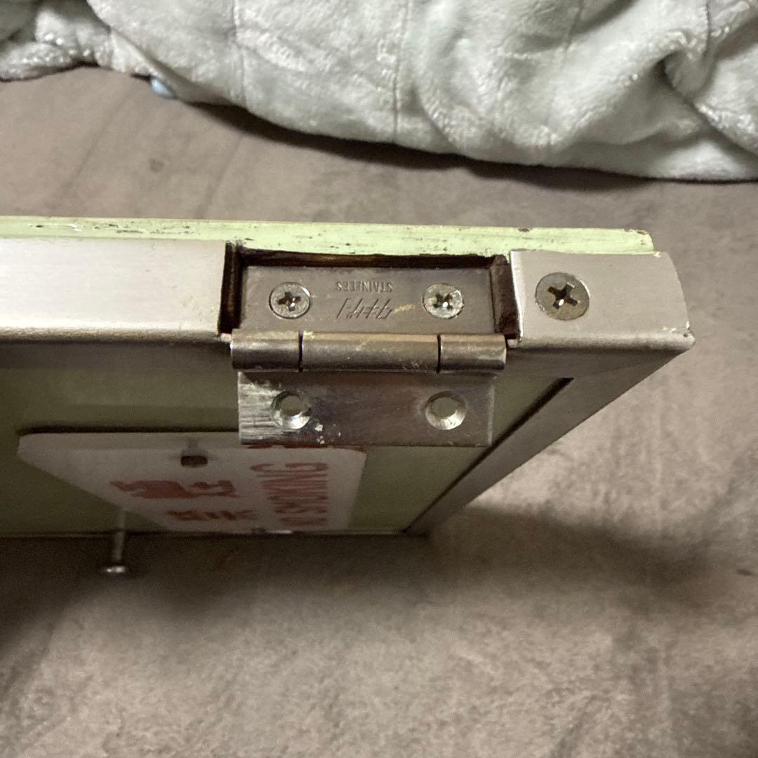 京阪電車　点検蓋禁煙プレート付き