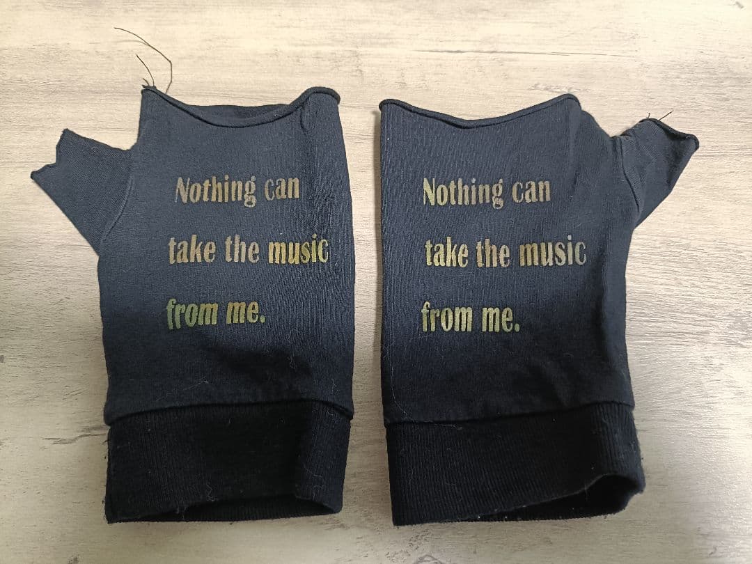 UVERworld 指なしグローブ 音楽メッセージ