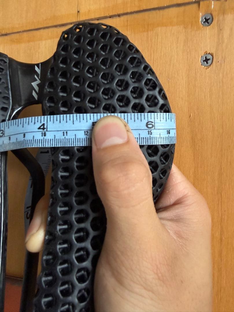 TNI 3Dプリントサドル　カーボンレール　丸型シートクランプには装着できません