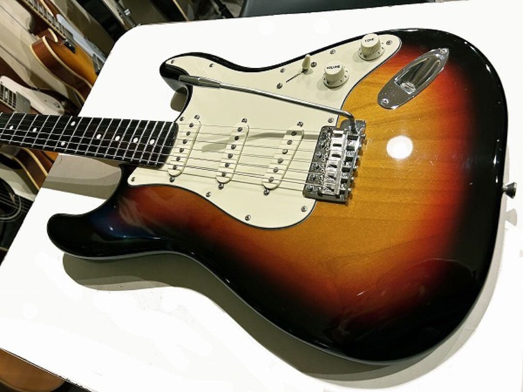 ギター SONIC STR 3-Color Sunburst